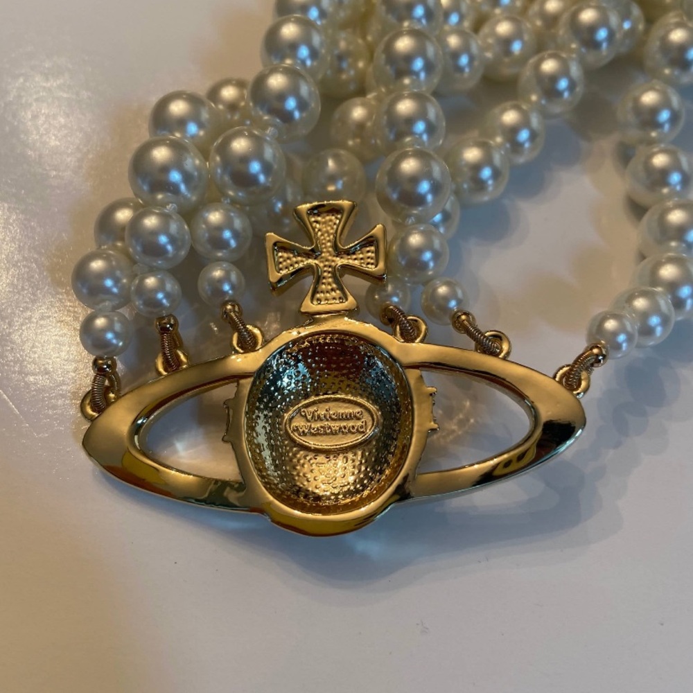 VIVIENNE WESTWOOD THREE ROW PEARL BAS RELIEF CHOKER - Picture 3 of 5